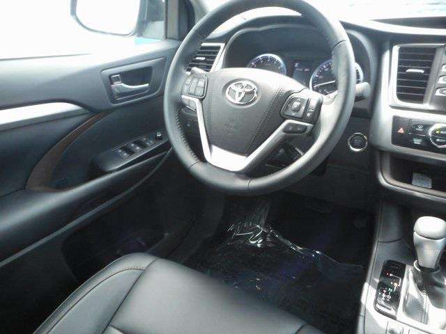 Toyota Highlander 2017 photo 11